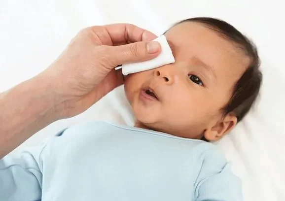 جراحی اندوسکوپی مجرای اشکی در کودکان: تفاوت‌ها با بزرگسالان